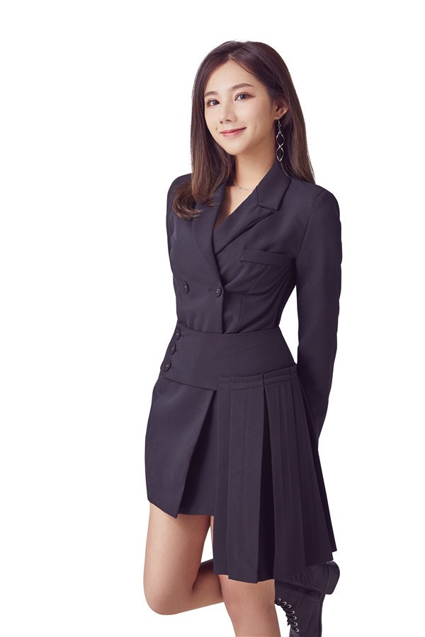 完美身材超高颜值性感女神乔珊令联盟为之倾倒