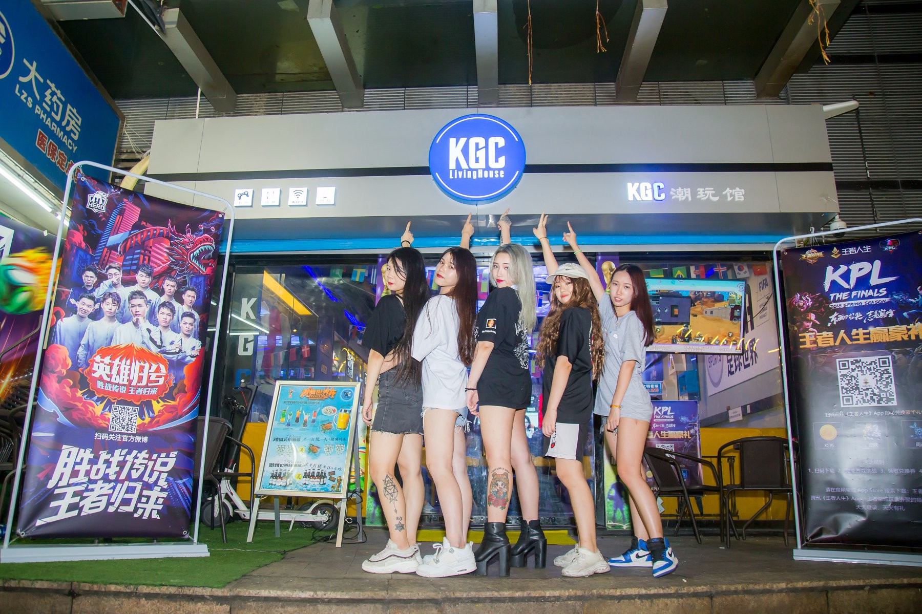 在第五家店开业之际,kgc潮玩馆就玩起了五店联动,准备开展一场全市