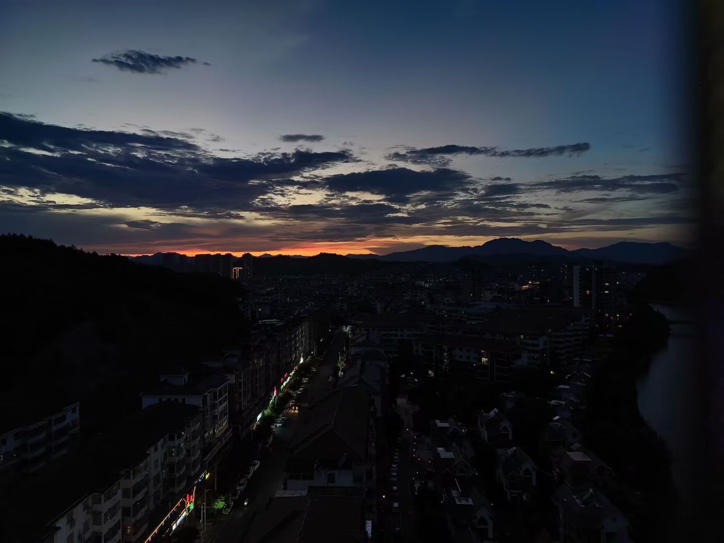 图片[14] - 在飞凤山下，把日子写成诗——刘日生与他的“半界流虹” - 浅染博客-浅染のBlog