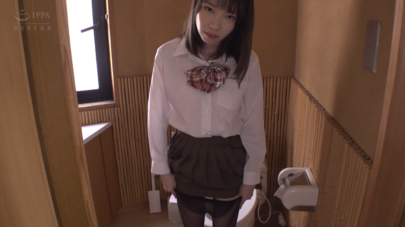 震惊，哥哥竟对黑丝妹妹做这种事