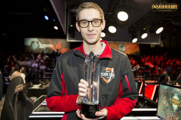 英雄联盟2016全明星赛 欧美法王xPeke、Bjergsen上演冰火大战