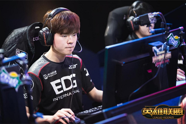 MU组合首战告捷 今日17点Dade与Rookie 谁能制霸中路？