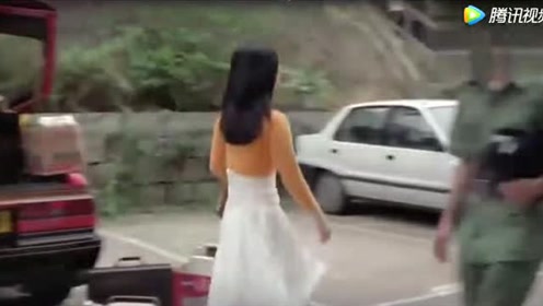 师兄撞鬼这一段,星爷好污啊,吹起美女的长裙