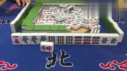 小姐姐一手混幺九好牌,却死脑筋不换张,结果被上家胡了,真倒霉