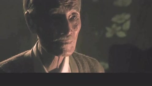 男人正在享受着吞云吐雾，却没想到下一刻就死了