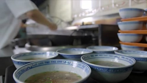 安徽一家小面馆，老板只在普通面里加了这个配料，食客络绎不绝，