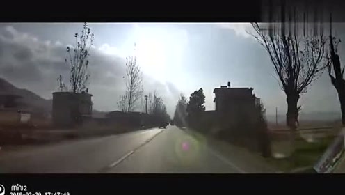 全国交通事故合集：公交车太霸道，差点让我走投无路