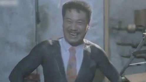达叔自作聪明用颜料给自己画衣服,没想到一场雨下来,这下尴尬了