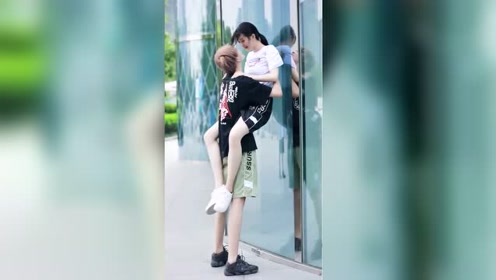 会举高高的男朋友据说是绝大部分女生都无法抗拒的?