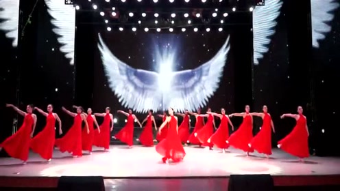 广场舞16人变队形《平等的爱》,配合真默契,舞姿美丽惊艳四方