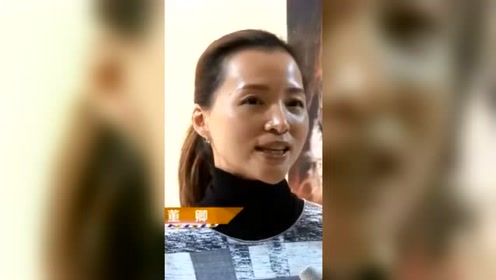 舞台剧《战马》上海开演,董卿素颜谈感受,五官清秀显年轻