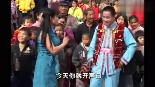 山歌:男女对唱搞笑山歌,站着放屁脸不红,最后一句亮了