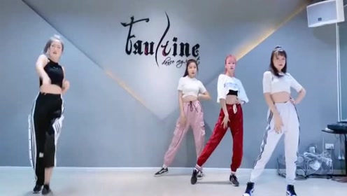 饭拍女团小姐姐们跳舞,这是哪个组合,跳起舞来都很帅气