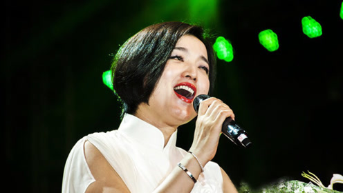 白雪演唱《久别的人》,歌声柔情似水,句句走心!