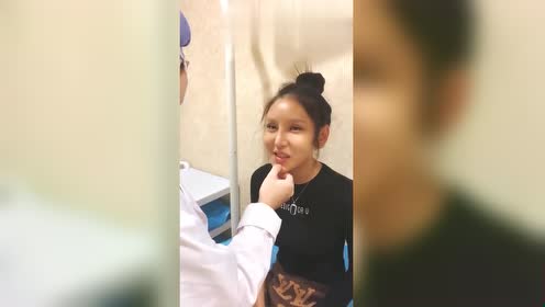 桃花宝宝又来整容,全脸打了无数支玻尿酸,医生看完都一言难尽!