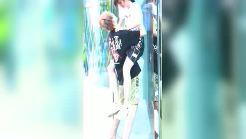 会举高高的男朋友据说是绝大部分女生都无法抗拒的?