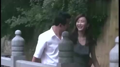 温柔的谎言:何正中跟安然两人前去度假村,谁料老公也刚好来