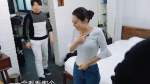 吉娜在家穿"u形衣"却忘了墙上的摄像头,弯腰的瞬间,观众疯狂截屏