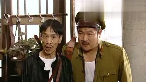 贾队长这小身板,还能和鬼子太君比摔跤,这画面光是想想都好笑!