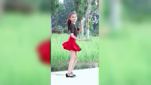 童模宋小睿竟然还会跳拉丁,接下来的一幕,网友:太辣眼睛了!