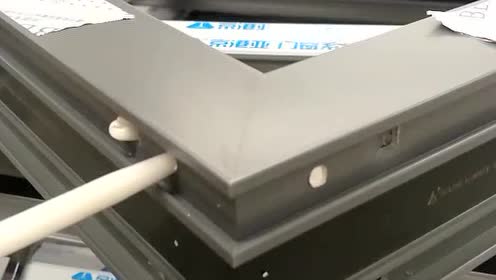 京港亚门窗 框扇组角注胶工艺视频短片