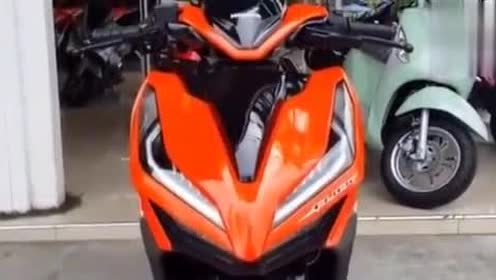 几千元买的跨界踏板摩托车:honda click,水冷发动机,代步绝佳