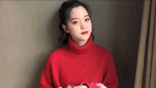 看秀拍照接受采访 欧阳娜娜的寒假没有作业有点忙