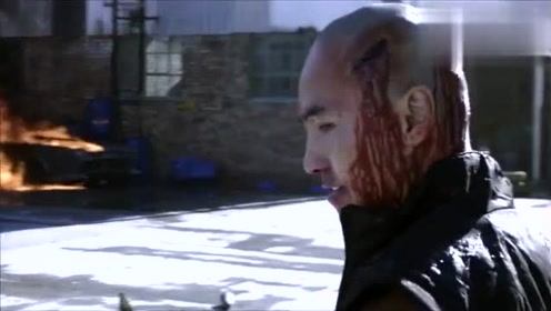 确实是一部大开眼界的猛片，场面堪比疯狂的麦克斯，十足过瘾