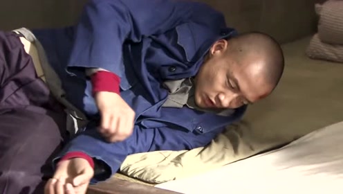 小伙刚进监狱就被狱霸欺负，谁知他是个硬骨头，霸气反击狱霸