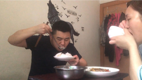 5斤三黄鸡,1斤手擀面,做道麻辣手撕鸡,超小厨捧着啃