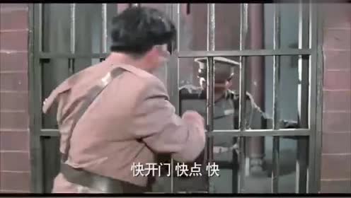 开门啊,我是你们队长阿威啊.