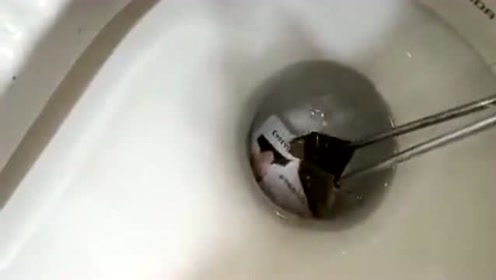 在火车站上了个厕所,差点回不了家啊,这场面真是尴尬!