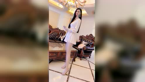 2米高的女巨人秀身材,这身材比例,堪称完美!