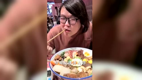 大胃王浪胃仙挑战15分钟车仔面!这个碗似乎有点大啊!