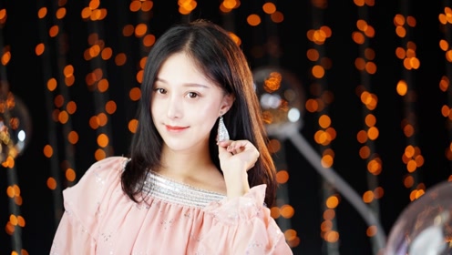美女演绎闽南语歌《酒梦》,欢快活泼,令人心情愉悦