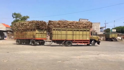 厉害了,货车加拖挂,一次拉两节车厢,遇到下坡能刹住吗?