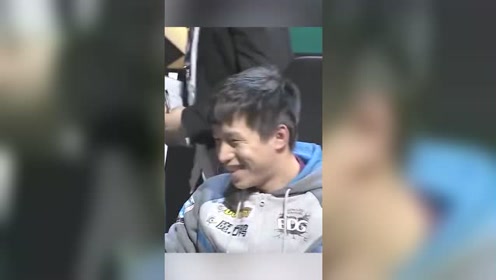 游戏:英雄联盟 英雄依旧 当厂长戴上耳机 野区都是他的