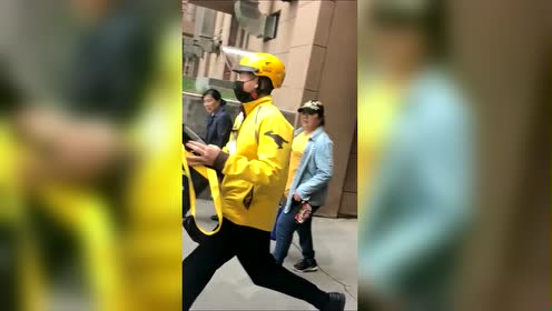 我待顾客如初恋无数次的奔跑,只为每一次的准时送达外卖小哥