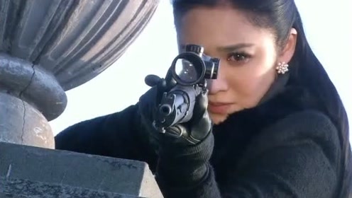 美女狙击手真是枪法神准,离这么远打人竟还枪枪爆头,看着实在过瘾!