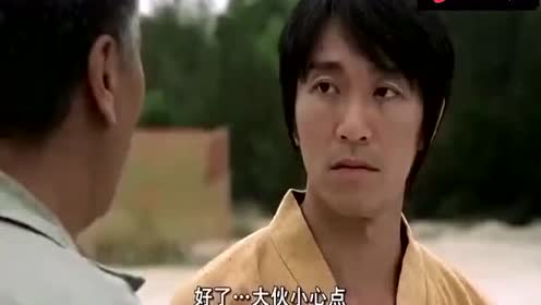 少林足球:带着锤子,扳手踢球,斯文败类就服这个眼镜男