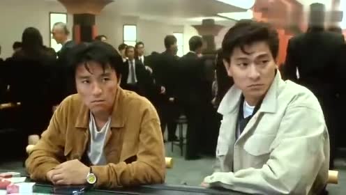 以前非常庄重的赌博赛场,有星爷的加入,瞬间搞笑起来!