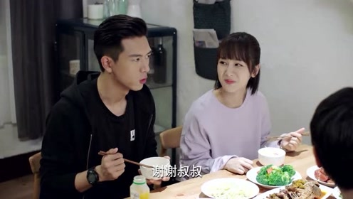 亲爱的热爱的:韩商言被留下在佟年家吃晚饭!