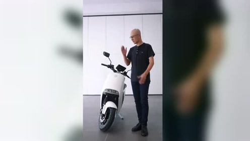 开上它,你的发型比范迪塞尔和虎哥还亮,这就是雅迪电动车