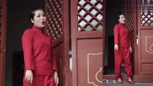 网红女歌手走心献唱,一首《走西口》,人美歌甜,心动了
