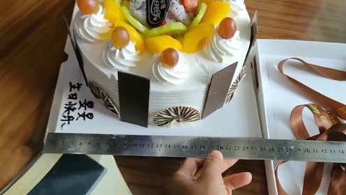 买10寸生日蛋糕只有8寸,老板说:我们都是按包装盒尺寸卖的!