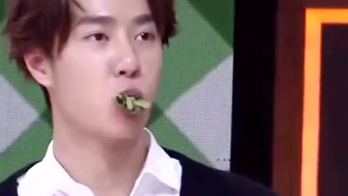 王一博吃东西的时候奶膘就会出现,真是萌到炸,网友:奶博真的很好养!