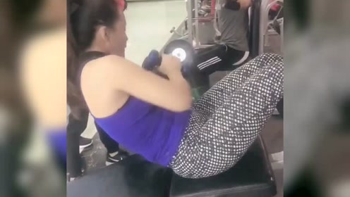30岁的大姐坚持锻炼依然微胖,但是微胖的女人才漂亮