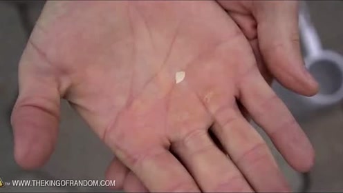 实验:-196℃的液氮冻伤皮肤是怎样的体验?