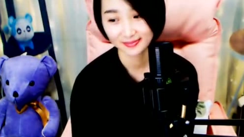 梁红又唱了她的拿手歌曲《做你的雪莲》