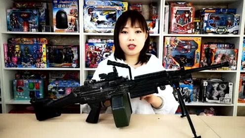 绝地求生吃鸡游戏大菠萝机枪,小姐姐玩的开心停下来!